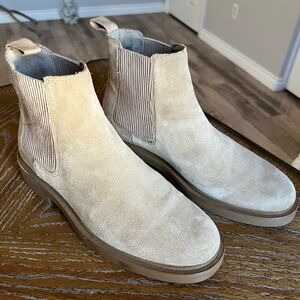 Vince Suede boots men’s Size US 9 Tan